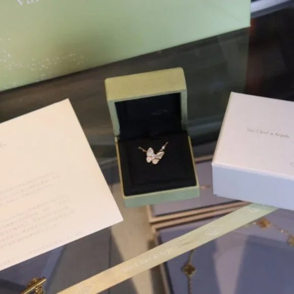 Excellent Used Condition VCA Necklace - Picture 3 of 6